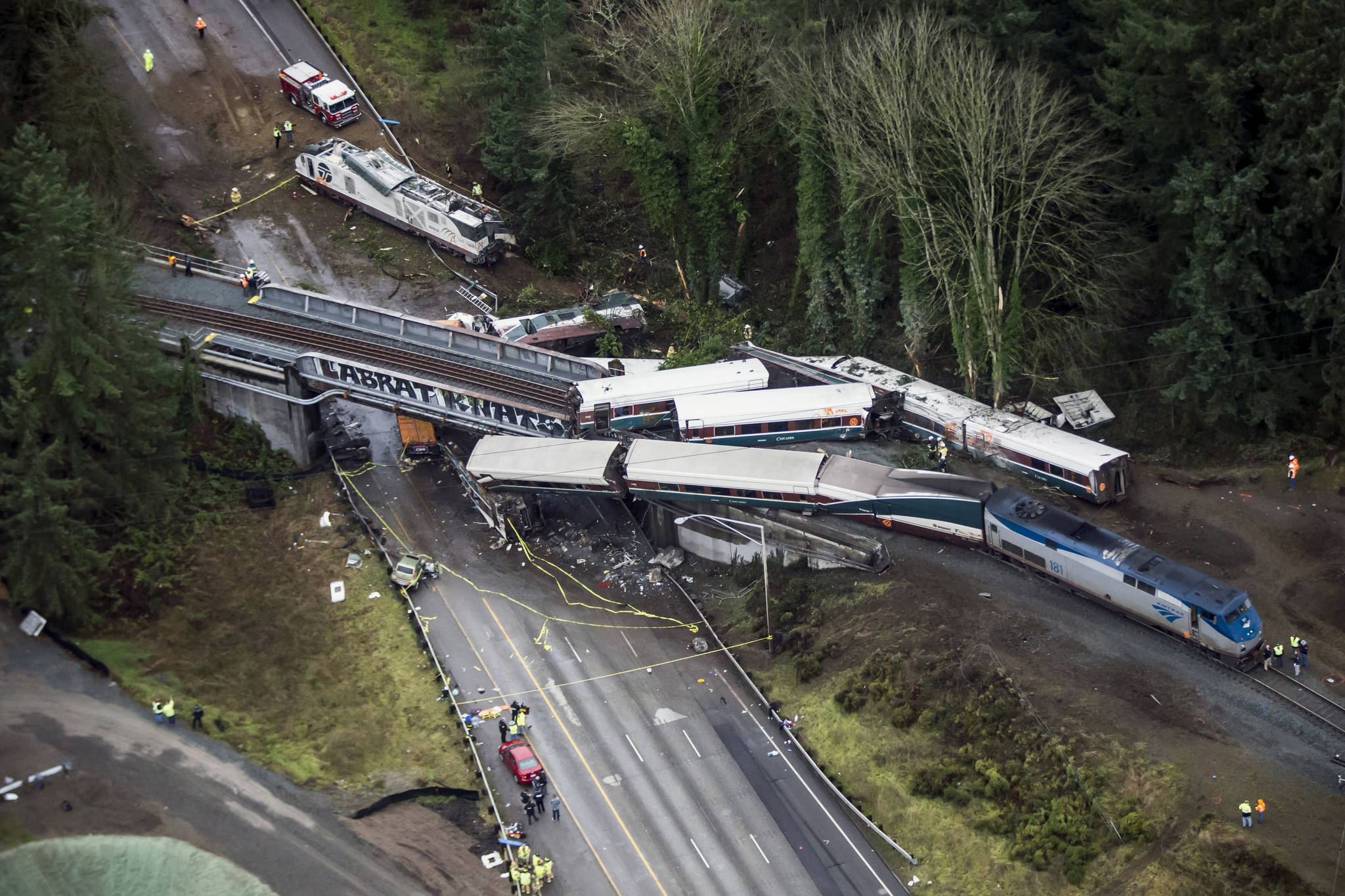 Video shows crew didn’t use electronic devices in train crash