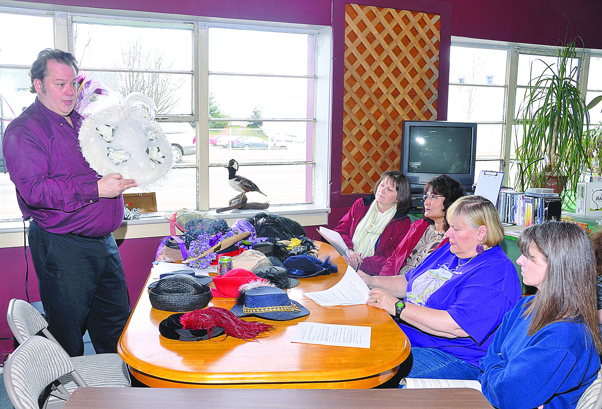 Richard Stephens teaches a hat-making class at Waters West Fly Fishing Outfitters in Port Angeles Sunday. Chris Tucker/Peninsula Daily News