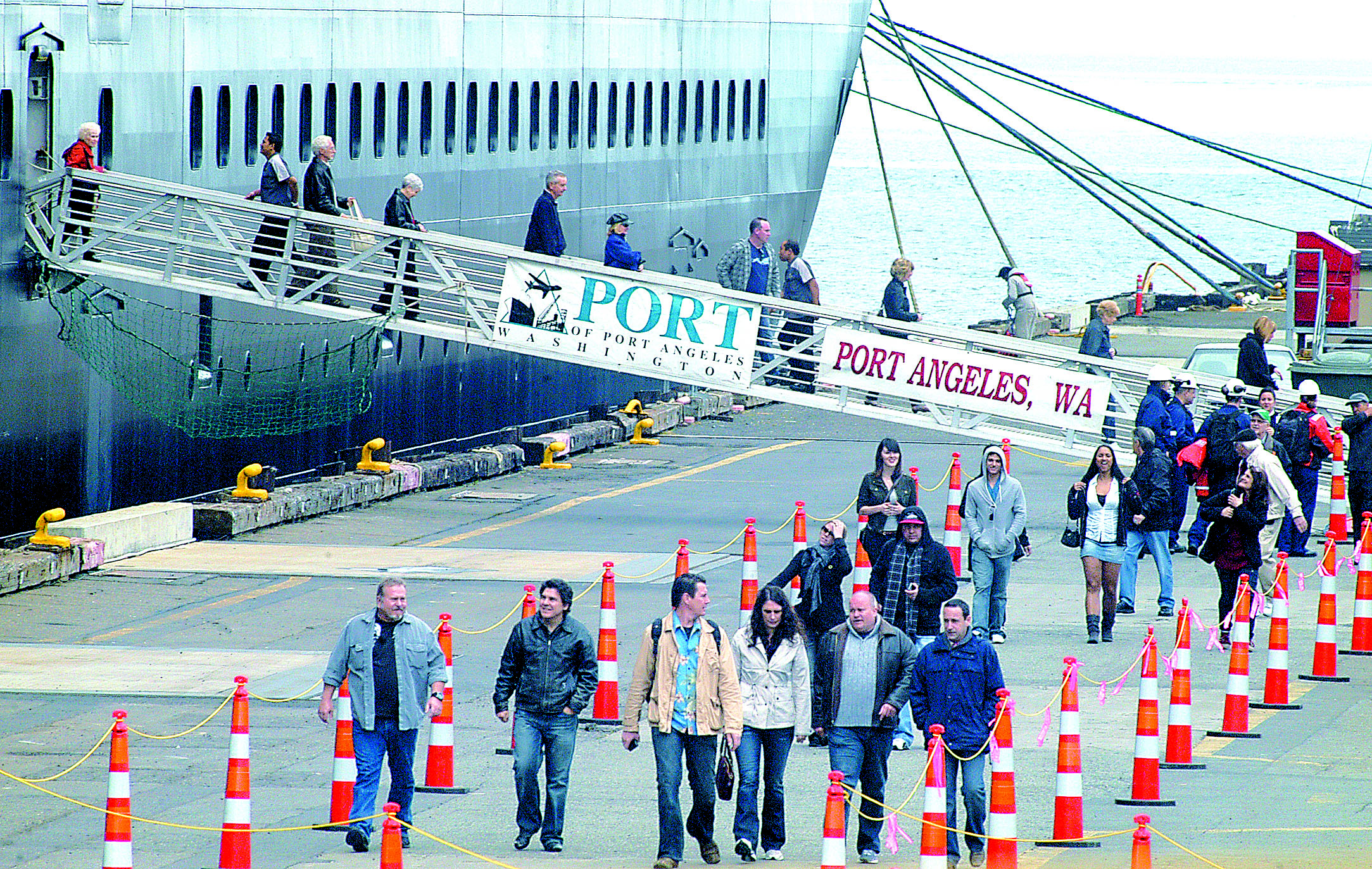 Passengers disembark from the ms Oosterdam in Port Angeles Wednesday for a day ashore. Keith Thorpe/Peninsula Daily News