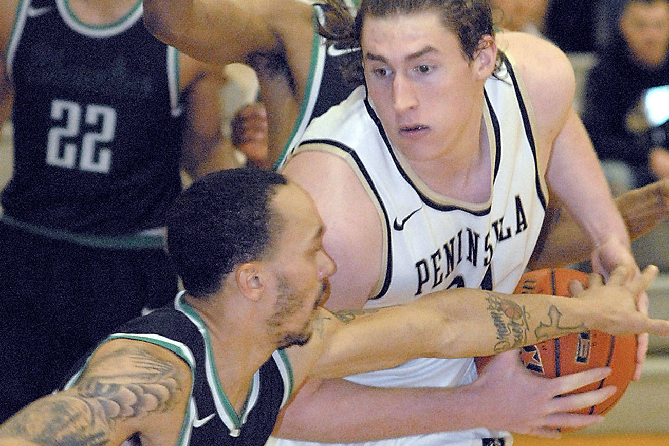 MEN’S BASKETBALL: Peninsula steady in win over Shoreline