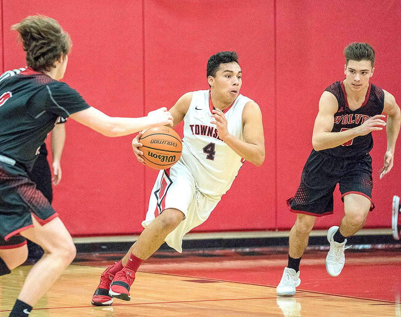 Port Townsend’s Jacob Boucher, 4, makes a dash for the basket during a game on Friday against the Coupeville Wolves at Port Townsend High School. (Steve Mullensky/for Peninsula Daily News)