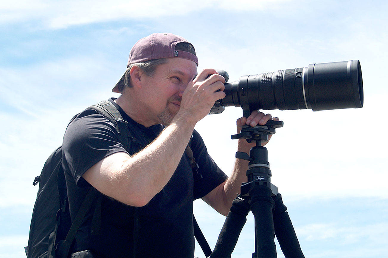 Photographer talk to launch teen contest at library