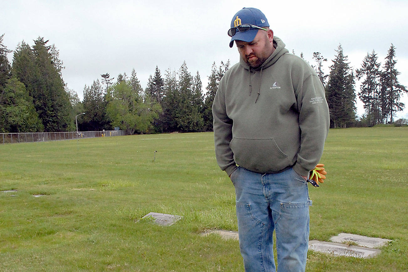 Grown son of woman murdered 40 years ago watches court proceedings