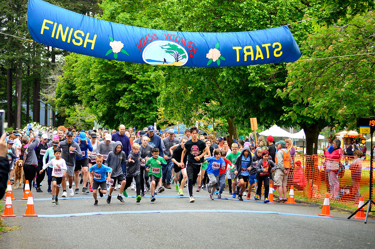 Sunday’s Half Rhody Run drew 530 racers to Fort Worden State Park. (Diane Urbani de la Paz/for Peninsula Daily News)
