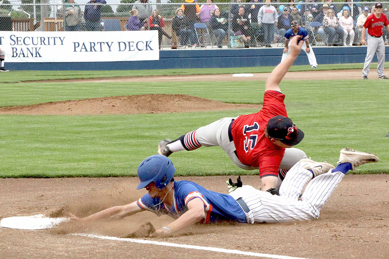 LEFTIES: Port Angeles comes undone in extra-innings loss