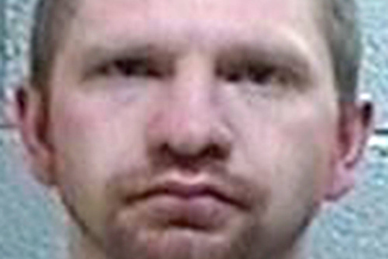 Clallam County deputies seek wanted man