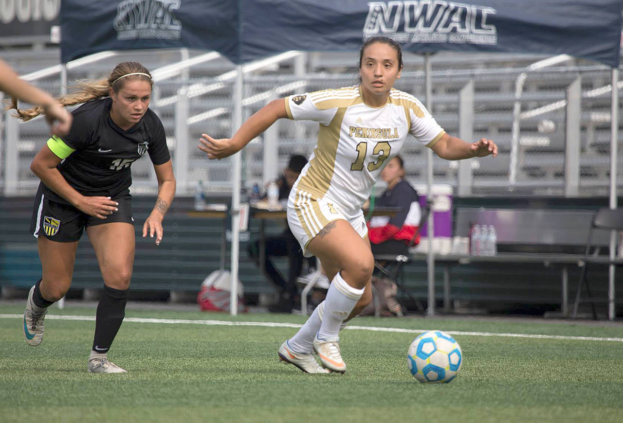 Peninsula’s Jordan Zarate looks upfield during the Pirates 1-0 loss to Walla Walla on Friday at the NWAC Friendlies at Starfire Sports Complex in Tukwila. (Rick Ross)