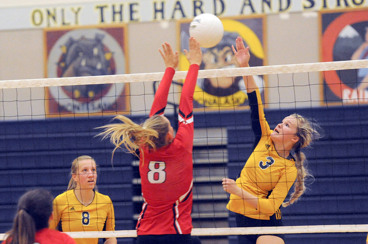 Lonnie Archibald/for Peninsula Daily News Forks’ Jayden Olson, right, challenges Tenino’s Olivia Hisaw at the net during the Spartans three-game sweep of the Beavers. Looking on is Forks’ Chloe Leverington.