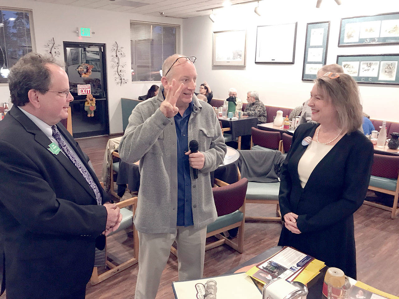 Port Angeles Business Association President Matthew Rainwater, center, explains Tuesday’s election forum rules — including a 3-minute limit for answers — to judicial candidates Dave Neupert and Suzanne Hayden. (Paul Gottlieb/Peninsula Daily News)