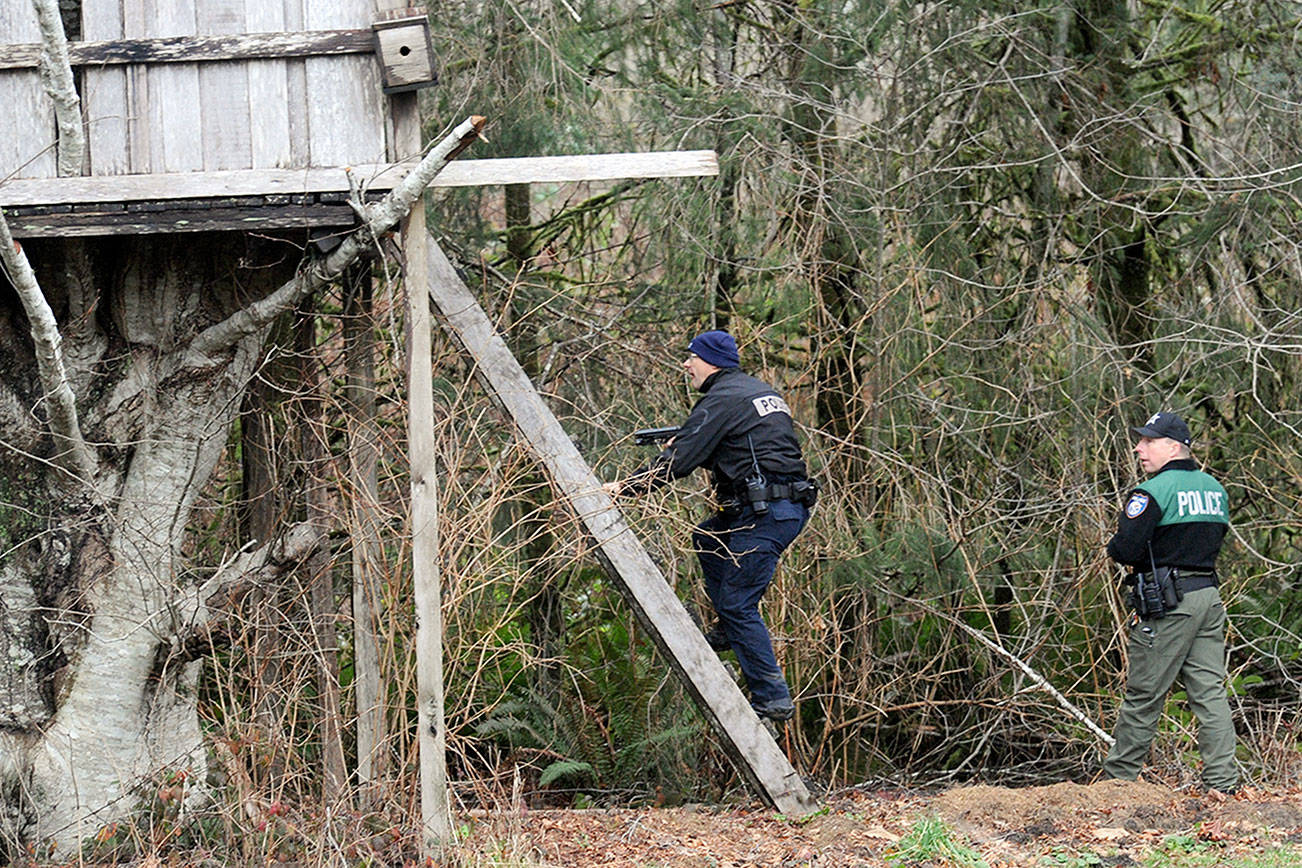 Authorities seek driver after 7-mile pursuit in Forks