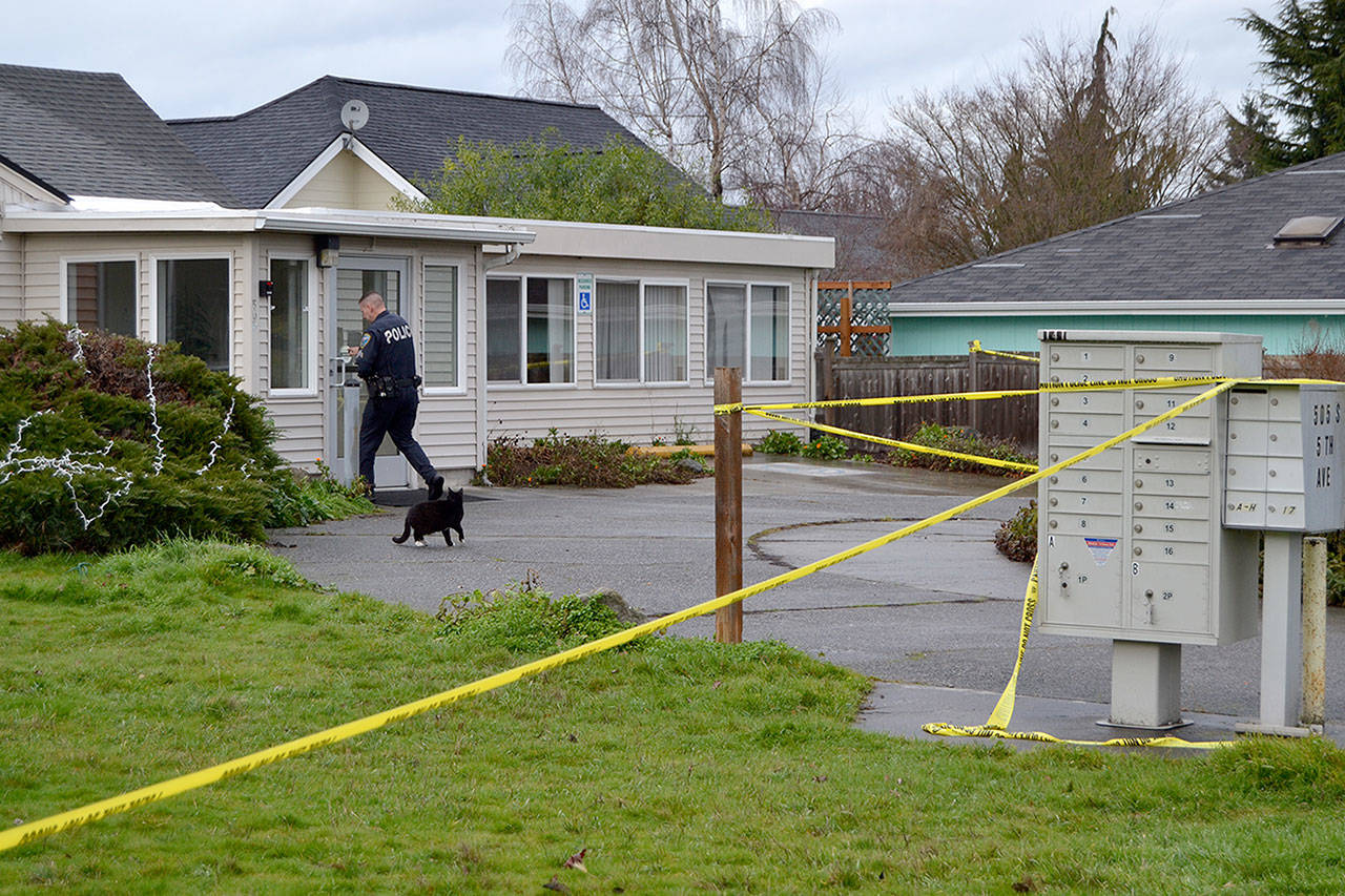 Sequim Police Sgt. John Southard enters the Sunbelt Apartments on Thursday morning during an investigation into the death of a 57-year-old Sequim resident. (Matthew Nash/Olympic Peninsula News Group)