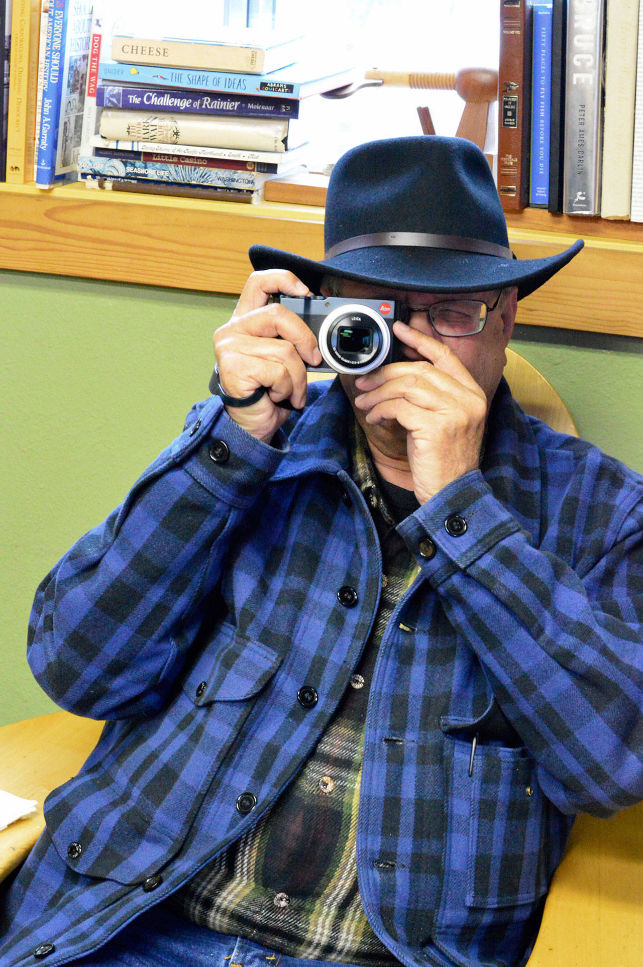 (Diane Urbani de la Paz/for Peninsula Daily News) For David Burroughs, digital photography is a whole new, compact world.