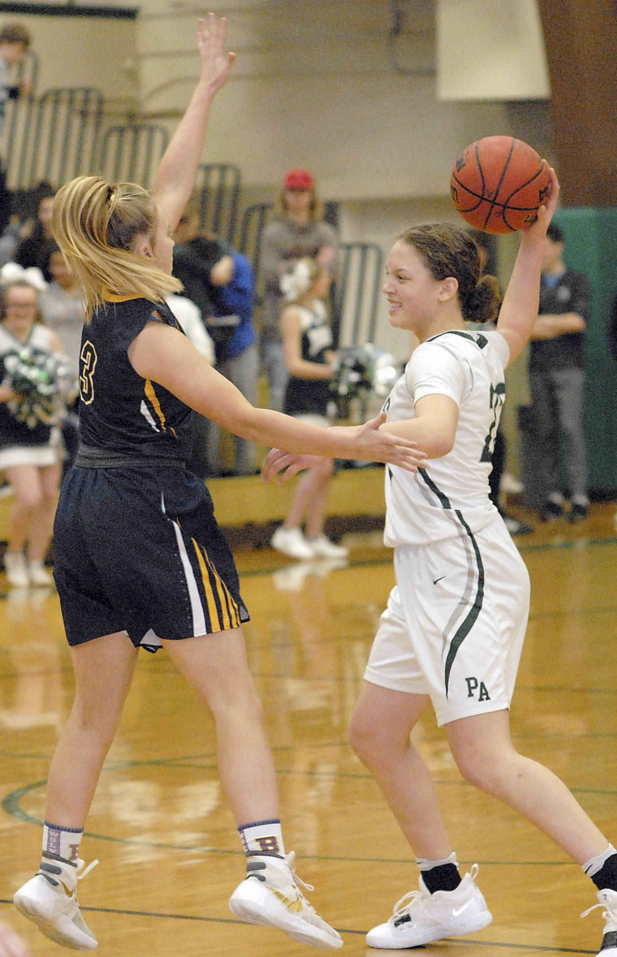 <strong>Keith Thorpe</strong>/Peninsula Daily News Port Angeles’ Madison Cooke, right, looks to pass over the defense of Bellevue’s Montana Jones.