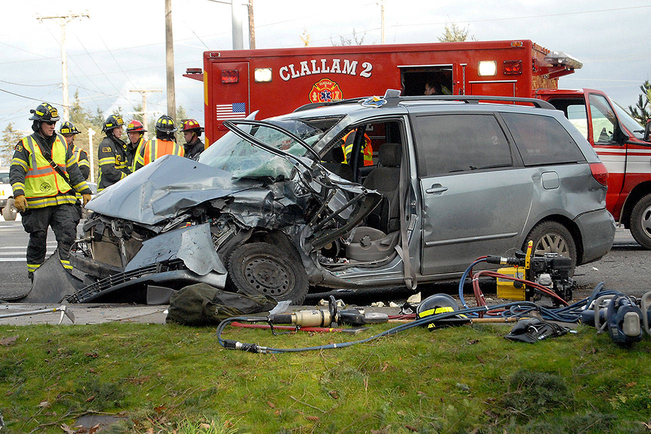Two hurt in minivan-semi collision on Highway 101 at Monroe Road