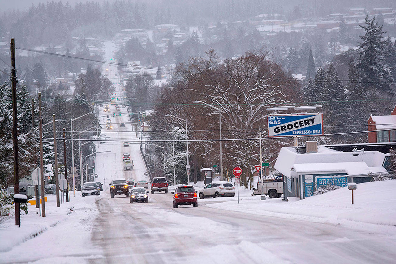 Peninsula residents toil, play in snow following storm