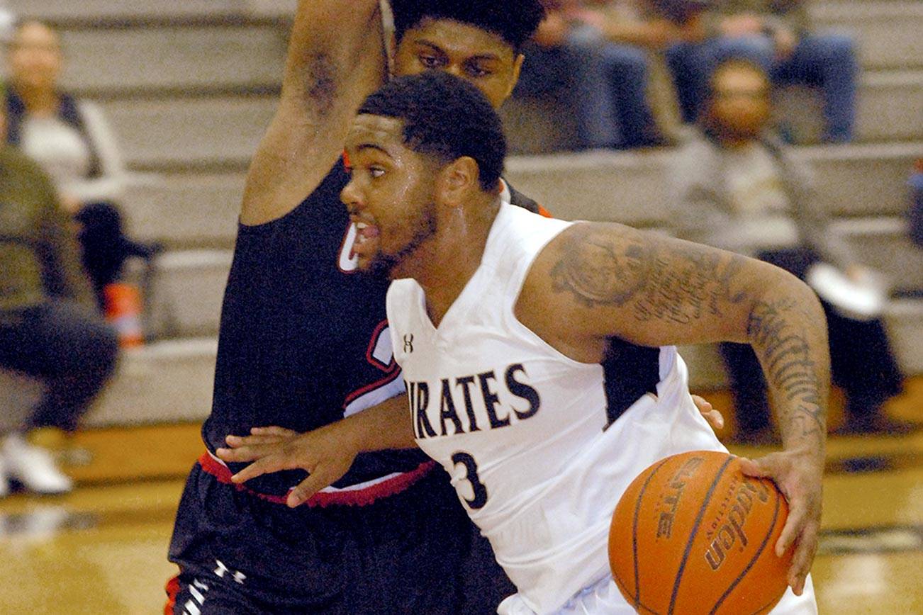 COLLEGE HOOPS: Peninsula women, men win on clutch 3-pointers