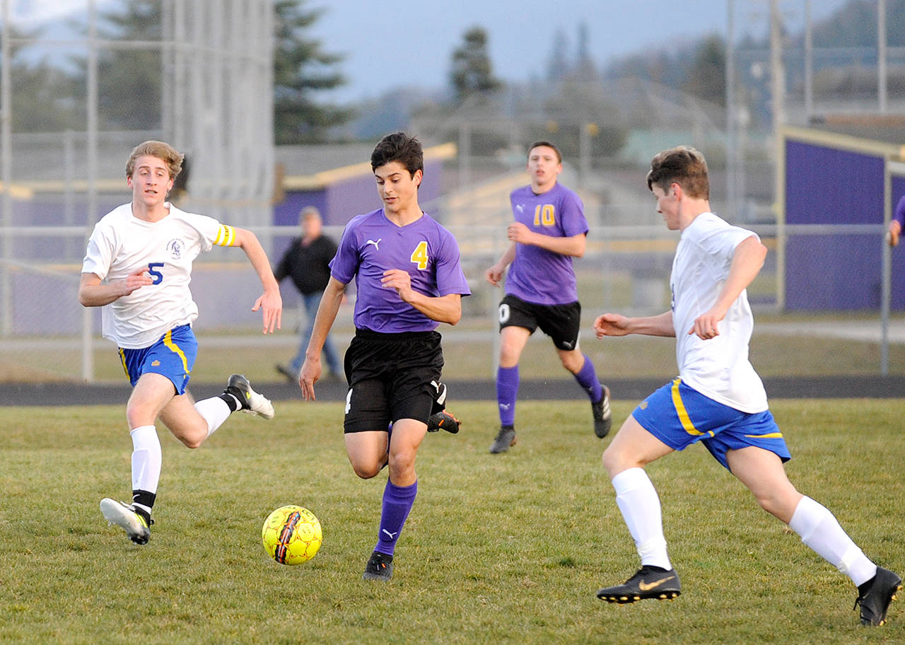 Sequim’s Sean Weber, center, dribbles through the Bremerton defense in the first half.                                Michael Dashiell/Olympic Peninsula News Group                                Michael Dashiell/Olympic Peninsula News Group Sequim’s Sean Weber, center, dribbles through the Bremerton defense in the first half.