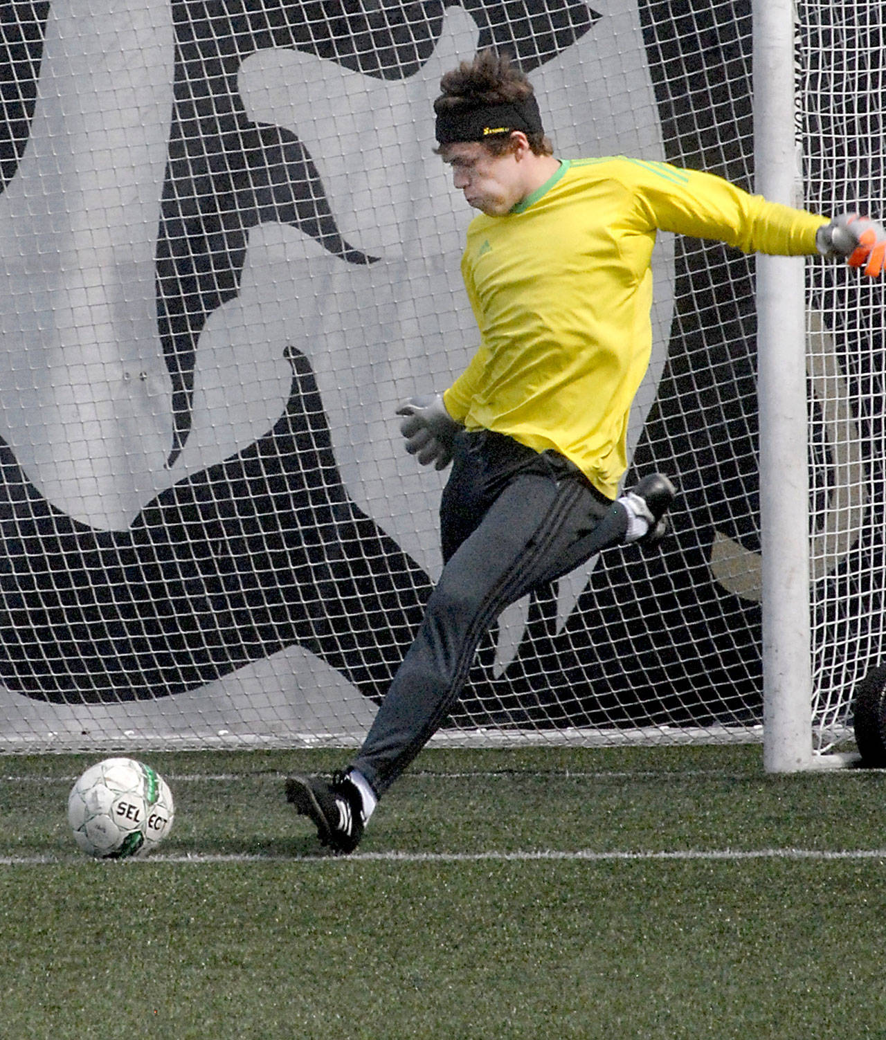 Keith Thorpe/Peninsula Daily News Port Angelses’ Anton Kathol kicks the ball during a recent game against North Kitsap.