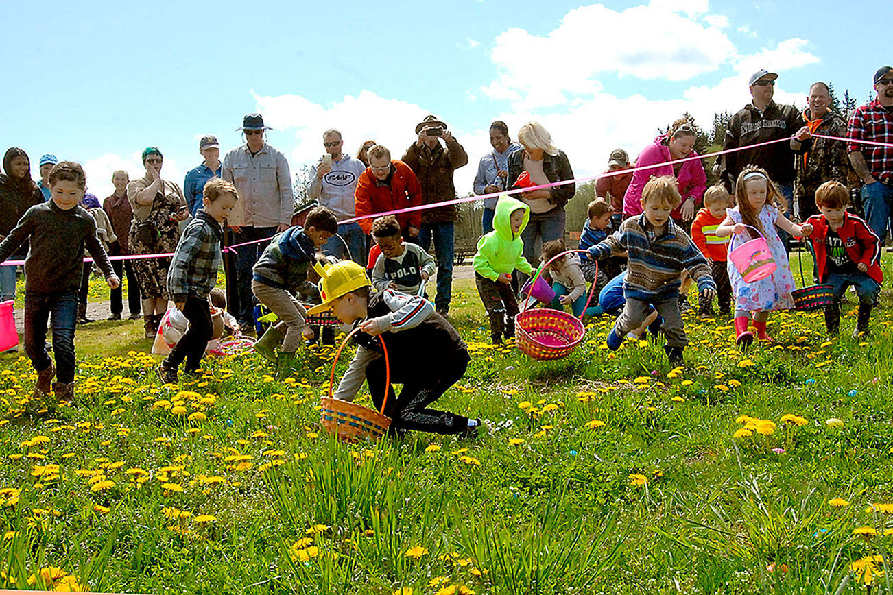 Peninsula kids scramble for Easter eggs