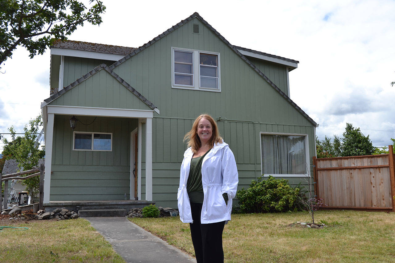 Last summer, volunteers helped Laraine Claire paint her home on the corner of Spruce Street and Fourth Avenue for Sequim Service Fest. On April 27, volunteers with Sequim Beautiful Day helped paint the interior. (Matthew Nash /Olympic Peninsula News Group) Last summer, volunteers helped Laraine Claire paint her home on the corner of Spruce Street and Fourth Avenue for Sequim Service Fest. On April 27, volunteers with Sequim Beautiful Day helped paint the interior. (Matthew Nash/Olympic Peninsula News Group)