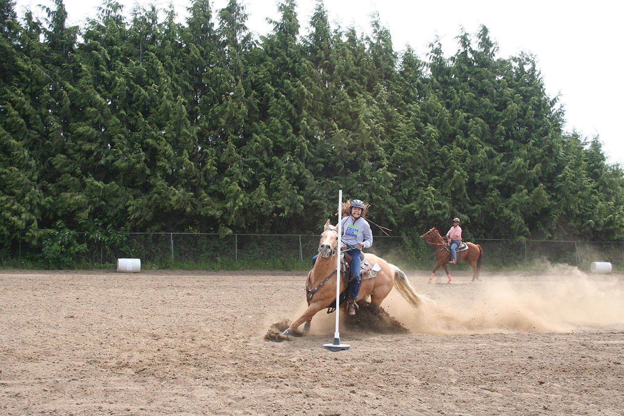 Emma Albright and Tinkerbell perform a Burn ‘n’ Turn around the pole in the Cal Stake Race, crossing the finish line in 8.2 seconds, at last weekend’s Patterned Speed Horse Show at the Crosby’s arena in Agnew. (Karen Griffiths/for Peninsula Daily News)