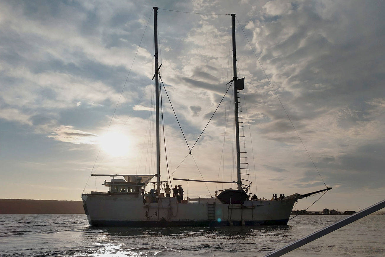 Ninaa Ootakii towed off Beckett Point Beach