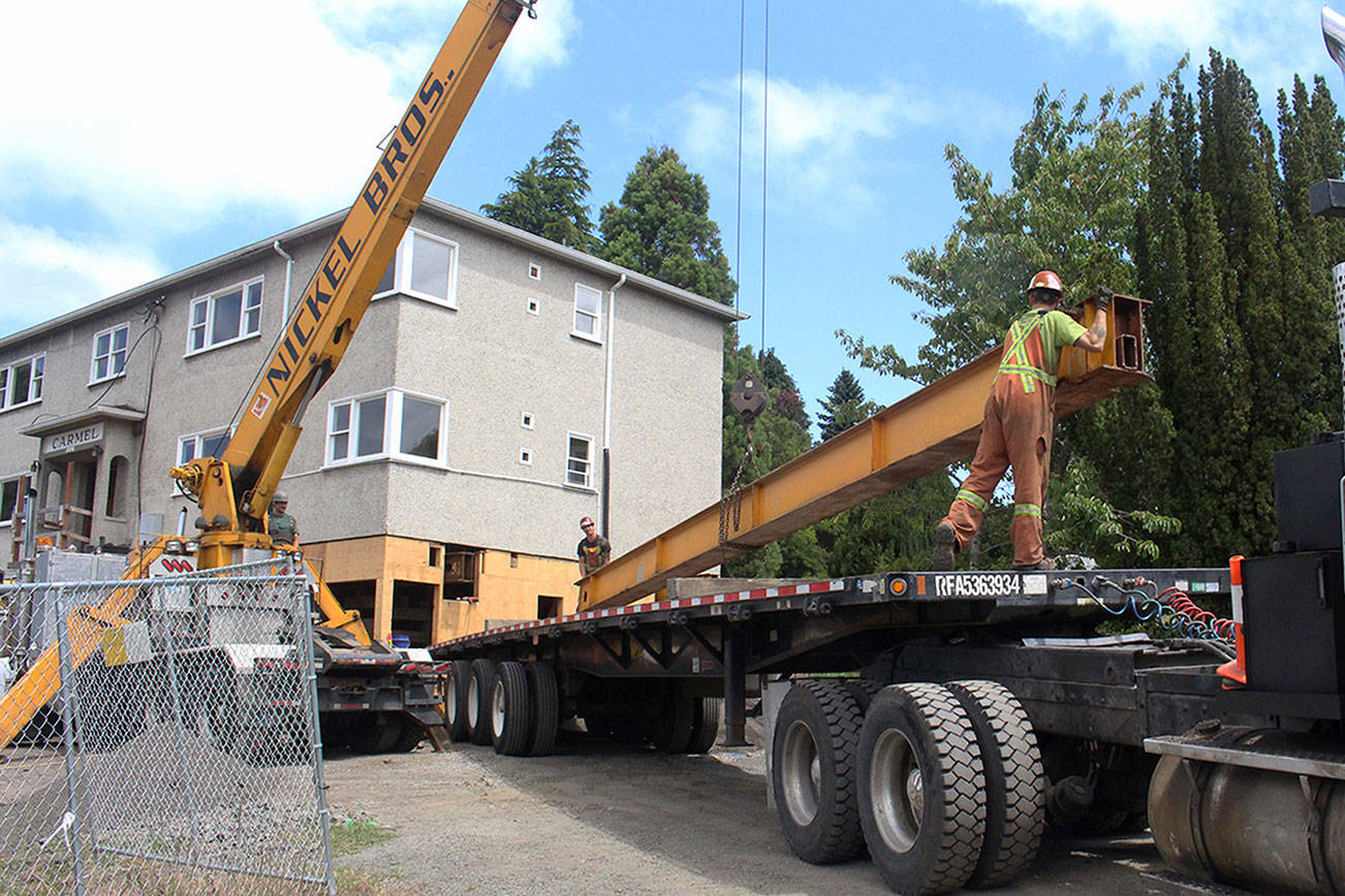 PHOTO: Cherry Street building lands on foundation