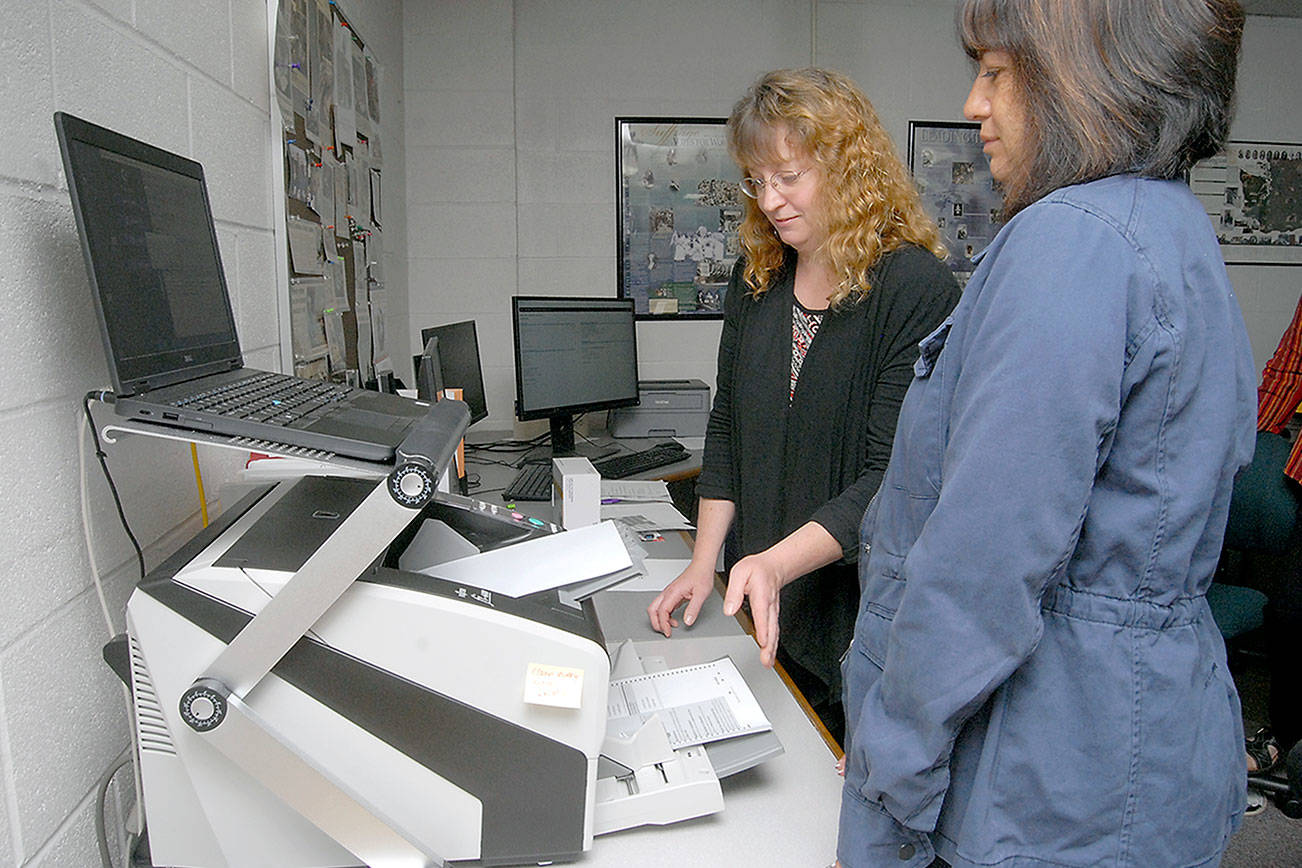 PHOTO: Ballot test gets ready for Aug. 6 primary