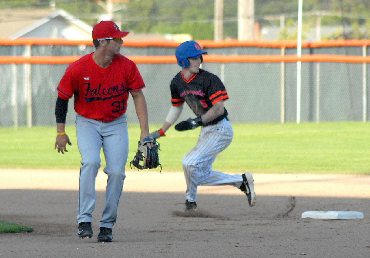 Keith Thorpe/Peninsula Daily News Lefties centerfielder Gavin Rork looks back after a successful steal of second after the throw frim home went over the head of Kelowna shortstop Brad Norton in the third inning on Friday at Port Angeles Civic Field.                                Keith Thorpe/Peninsula Daily News Lefties centerfielder Gavin Rork looks back after a successful steal of second after the throw frim home went over the head of Kelowna shortstop Brad Norton in the third inning on Friday at Port Angeles Civic Field.