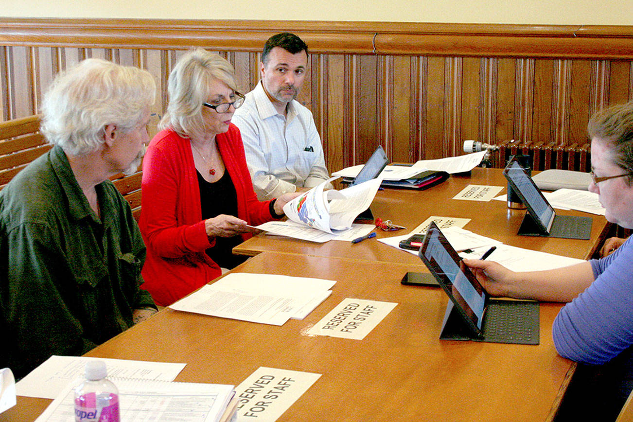 Port Townsend wants more data on golf rounds played