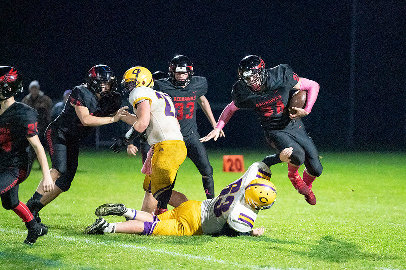 PREP FOOTBALL ROUNDUP: Port Townsend wins thriller with late TD, two-point conversion; Neah Bay romps