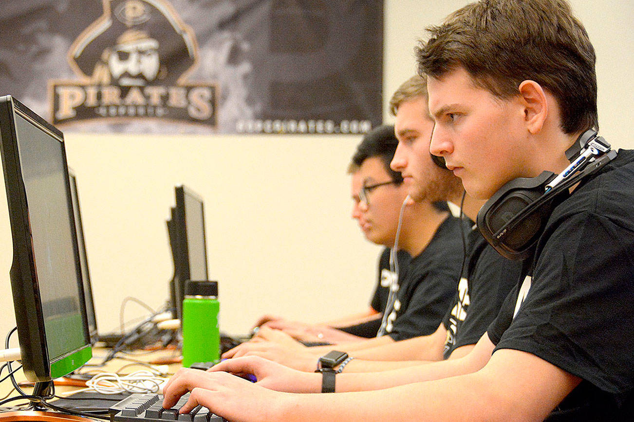 COLLEGE ESPORTS: Peninsula College team holds its first competition