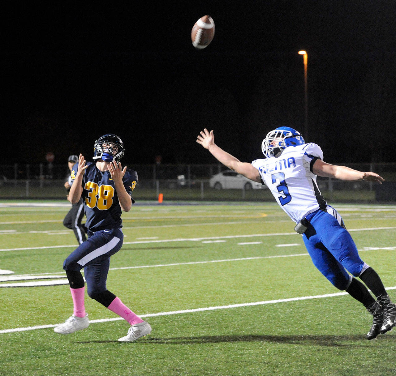 Lonnie Archibald/for Peninsula Daily News Forks Hayden Queen, left, pulls in a Carter Windle pass for a 70-yard touchdown during the Spartans’ 27-24 loss to Elma at Spartan Stadium on Friday.