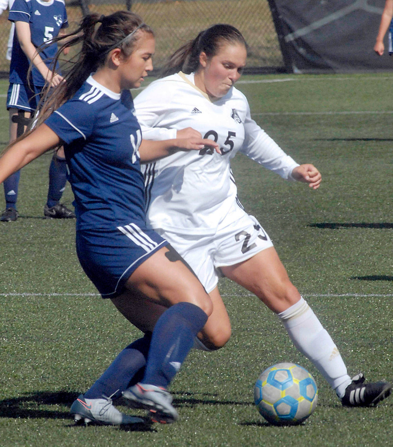Peninsula’s Sam Oliveira, right, out-maneuvers Whatcom’s Jayden Nguyen during a match in September.                                Keith Thorpe/Peninsula Daily News