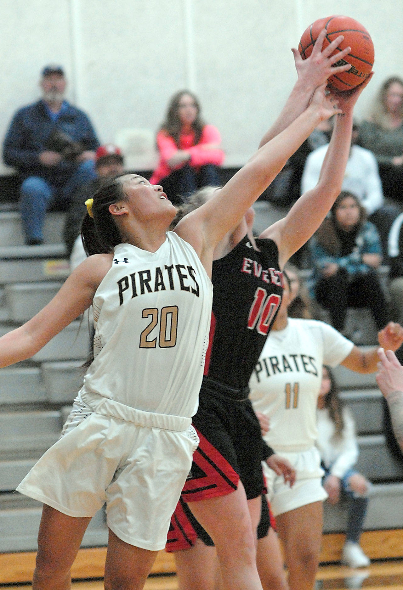 Keith Thorpe/Peninsula Daily News Peninsula’s Logan Luke, front, and Everett’s Morgan Marshall fight for a rebound on Saturday evening in the Peninsula College gym.