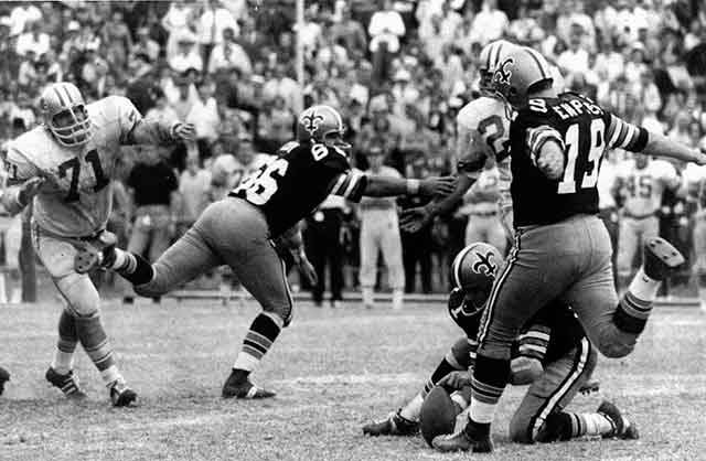 Former NFL kicker Tom Dempsey dies from COVID-19