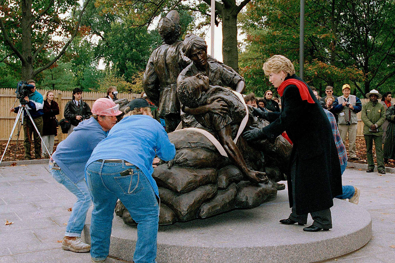 Renowned sculptor who created Vietnam Women’s Memorial dies
