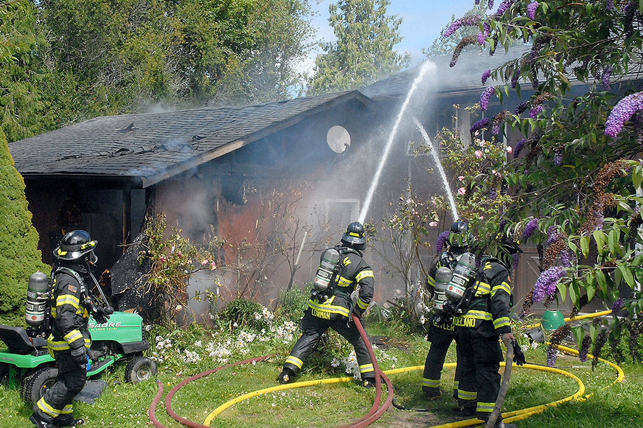 Garage fire extinguished