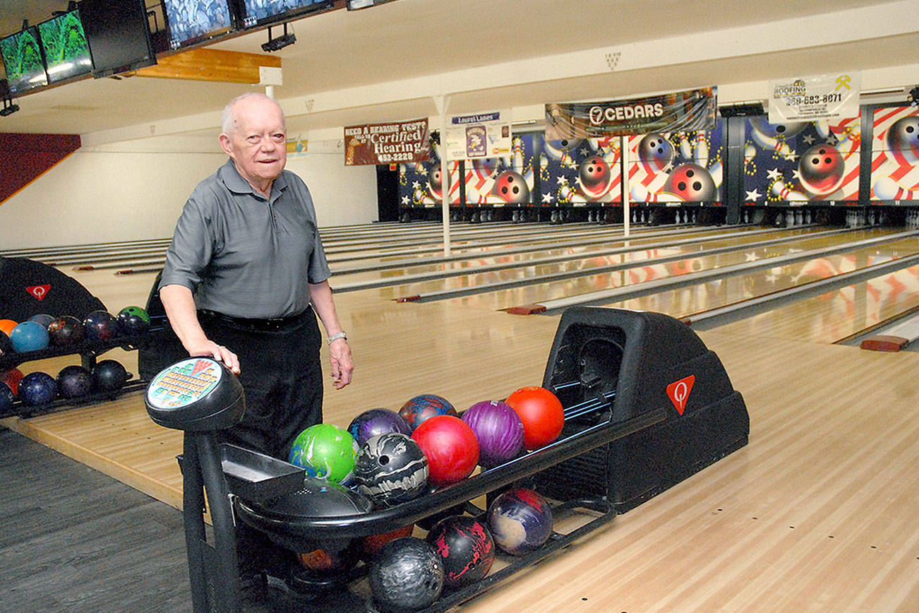 BOWLING: Peninsula alleys taking different lanes