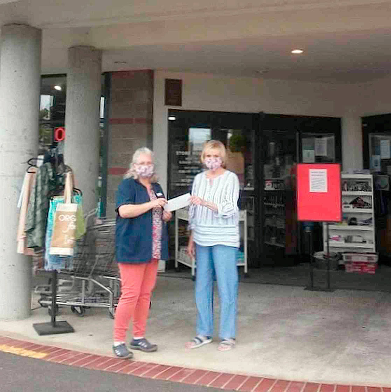 Pharmacy donates to Peninsula animal charity