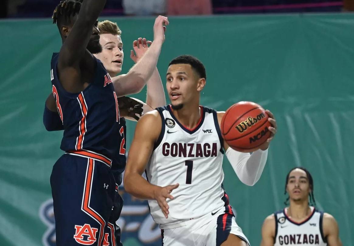 Gonzaga guard Jalen Suggs (1) passes to a teammate against Auburn on Nov. 27, 2020, at the Fort Myers Tip-Off in Fort Myers, Florida.  (Chris Tilley/Fort Myers Tip-Off via McClatchy News Service)