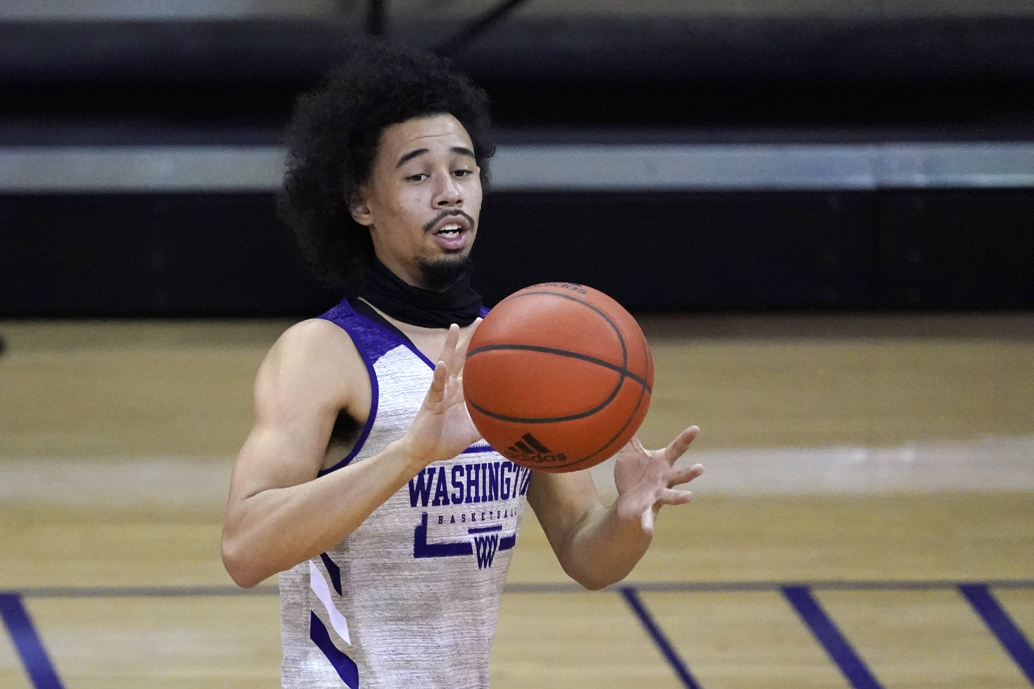 Washington's Nate Pryor passes during an NCAA college basketball practice Tuesday, Oct. 27, 2020, in Seattle. Pryor is among several transfers to Washington who the Huskies are hopeful can all make an immediate impact. (AP Photo/Elaine Thompson)