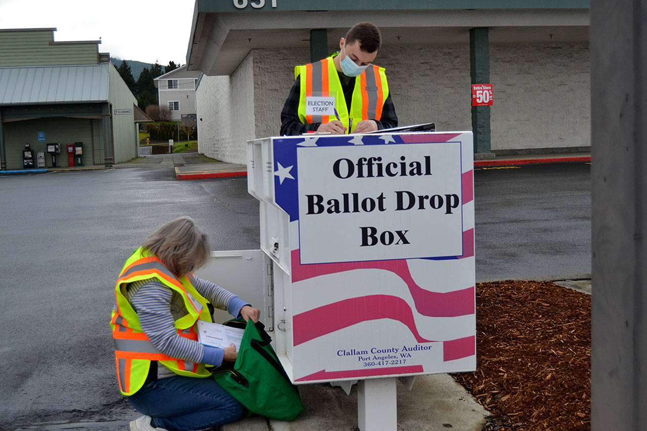 <strong>Matthew Nash</strong>/Olympic Peninsula News Group
Ame Cochnauer and Thomas Newton, extra help election workers for Clallam County, gather ballots in Sequim for Tuesday’s special election.