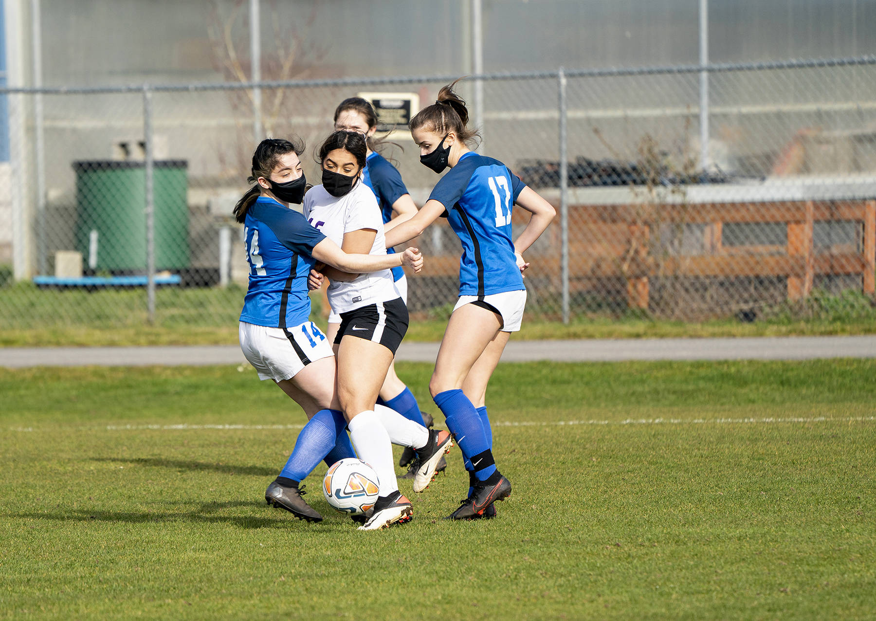 Steve Mullensky/for Peninsula Daily News

East Jefferson’s Stephanie Sanchez, 14, and Tadu Dollarhide, 17, jam up Sequim’s Jenny Gomez, in a Wednesday afternoon game in Chimacum.