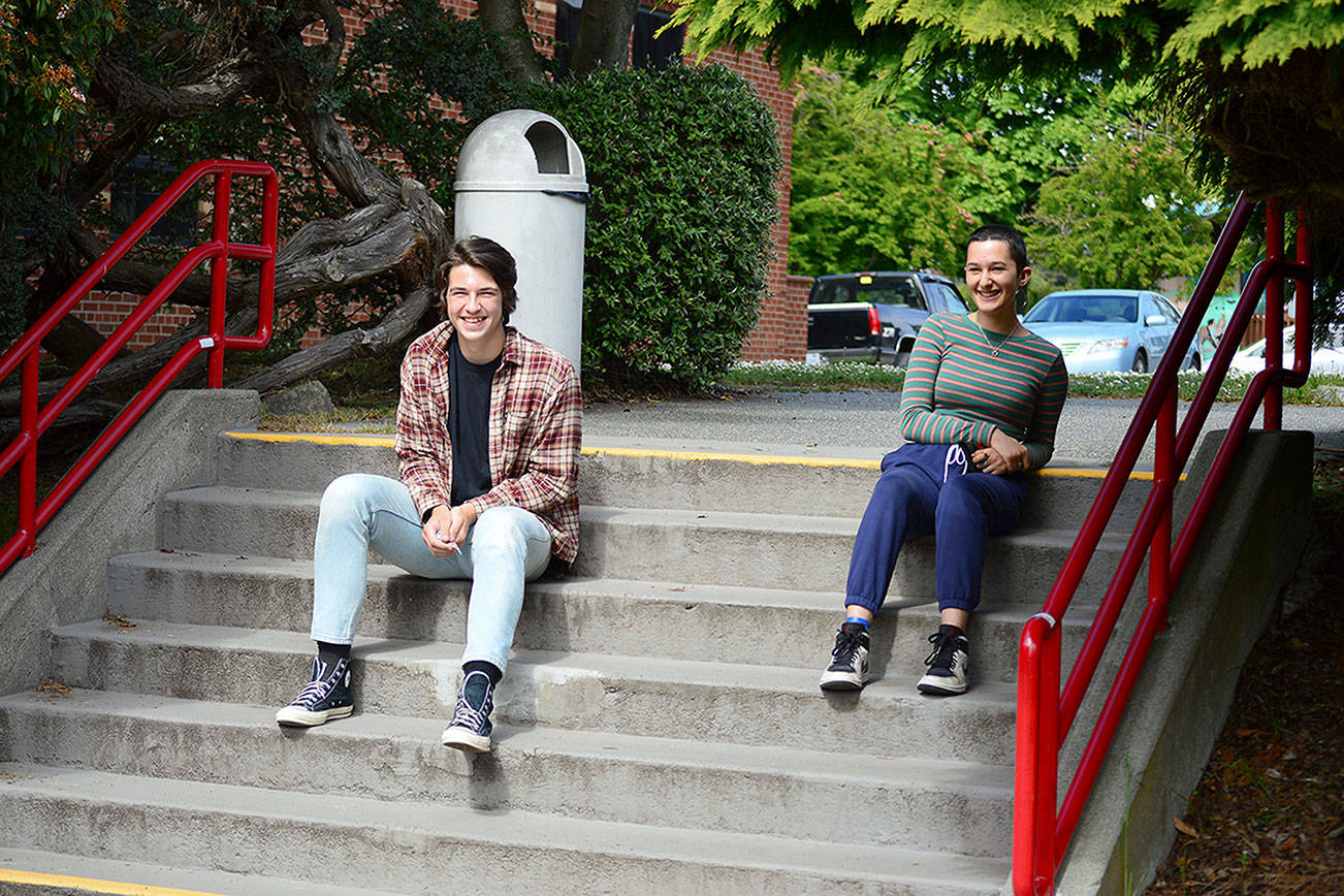 Port Townsend Students for Sustainability club leaders Lochlan Krupa and Anna Molotsky, both 16, hope to raise awareness of the harmful effects of motor vehicle idling.  Diane Urbani de la Paz/Peninsula Daily News
