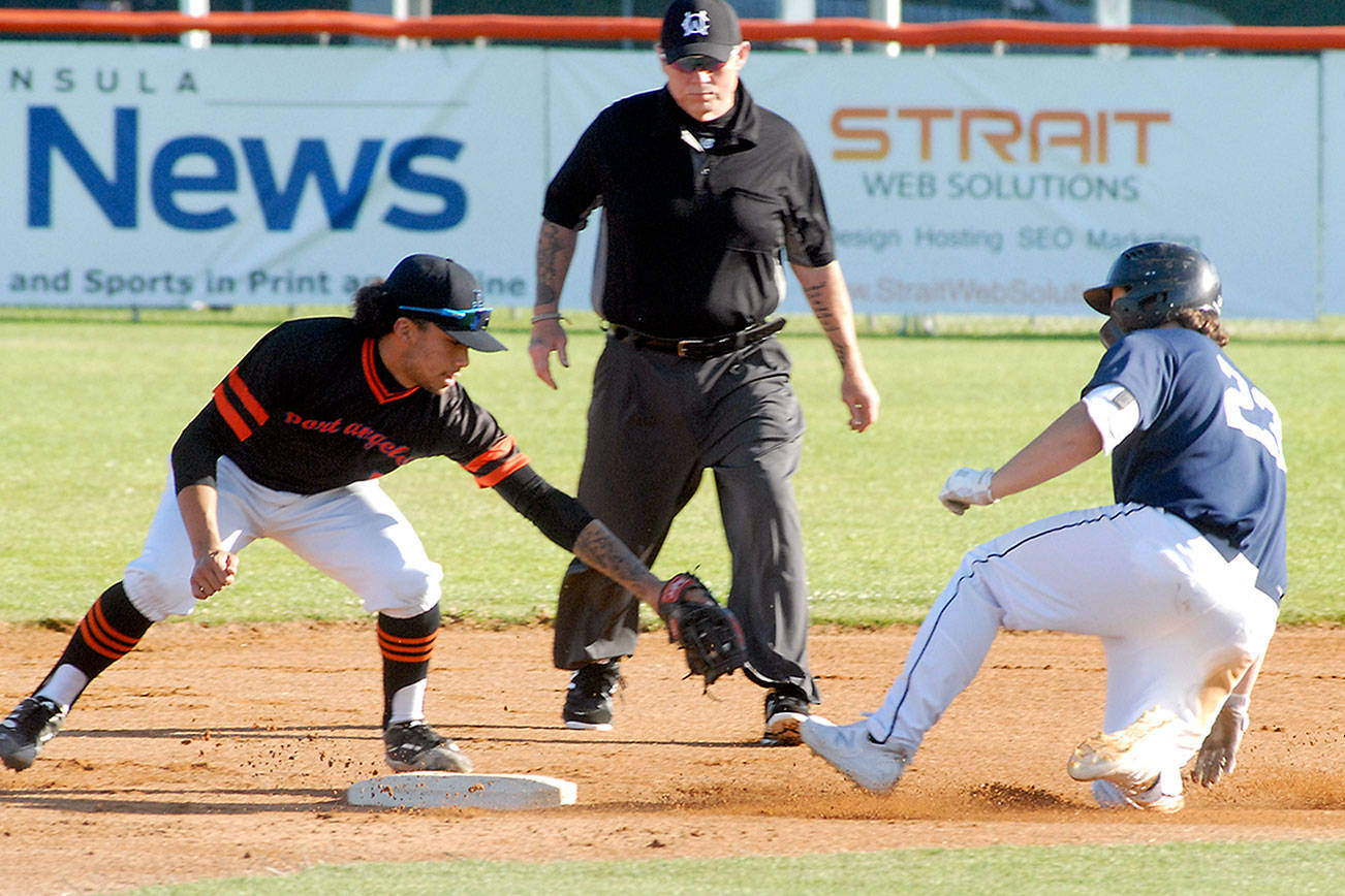 Keith Thorpe/Peninsula Daily News
Lefties second baseman Kai Saterstrom, left, waits with the ball as Highline's Garet Smith tries to extend a single into a double, only to be caught with an out on the way to second base during the first inning on Thursday at Port Angeles Civic Field.