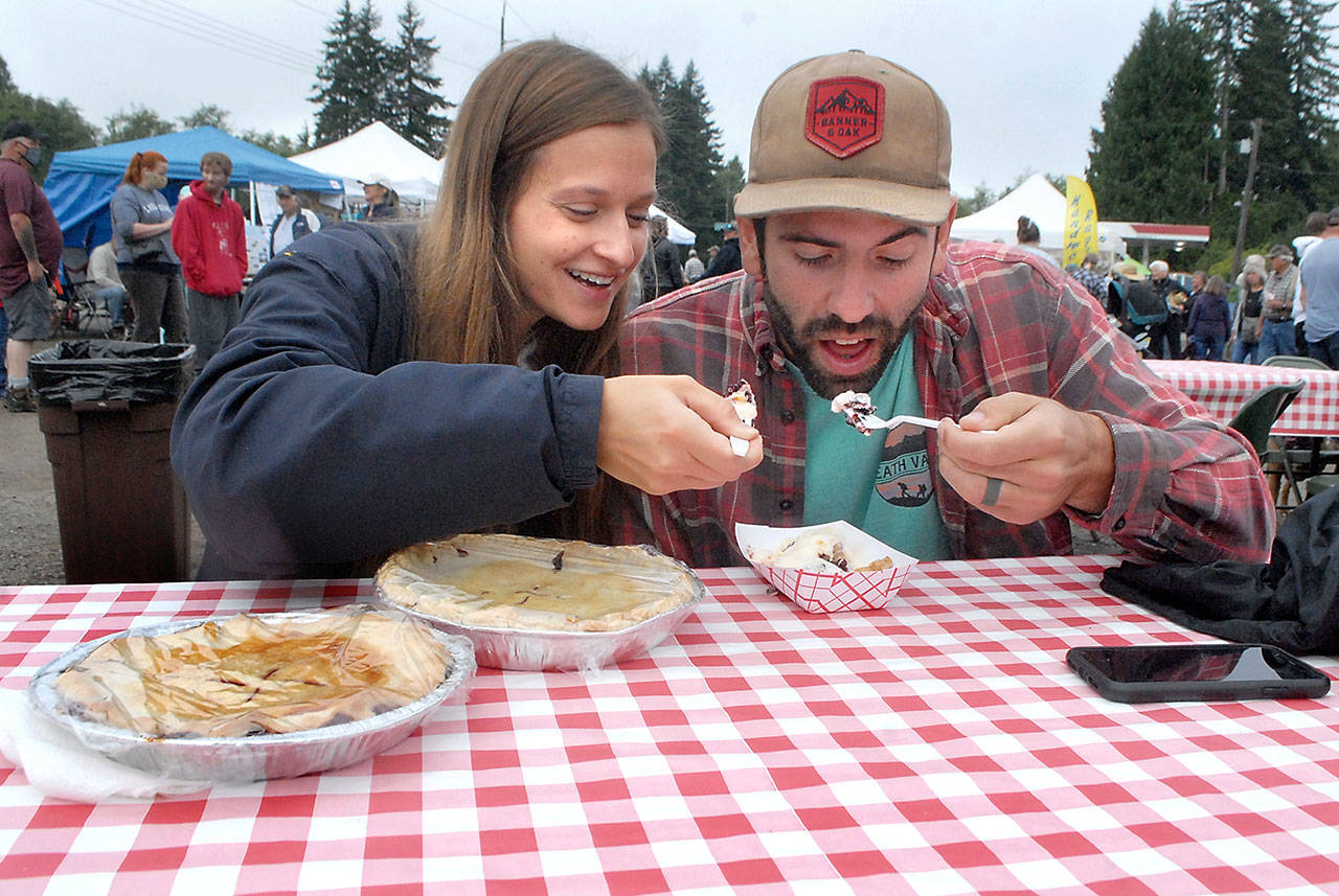 Katie and Jason Blose of Joyce share a piece of blackberry pie a la mode at Saturday’s Joyce Daze Wild Blackberry Festival in Joyce. The event featured food, entertainment and a grand parade. (Keith Thorpe/Peninsula Daily News)