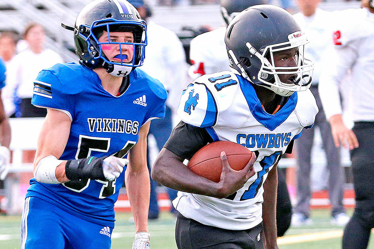 East Jefferson's Jerome Reaux Jr. (11) outruns all defenders on one of his two touchdowns in Saturday's 47-6 win over Bellevue Christian.of the game. (Courtesy of Lisa Jensen)
