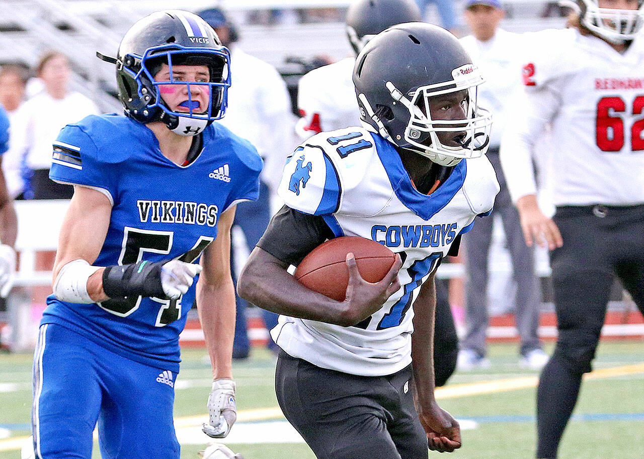 East Jefferson’s Jerome Reaux Jr. (11) outruns all defenders on one of his two touchdowns in Saturday’s 47-6 win over Bellevue Christian. (Lisa Jensen)