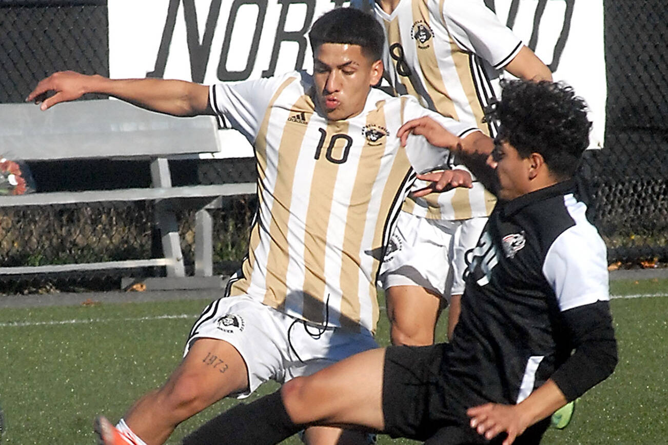 Keith Thorpe/Peninsula Daily News
Peninsula's Fernando Tavares, center, fightrs off a tackle by Everett's Carlos Rodriguez as Tavares' teammate, Juan Carlos Hernandez, looks on during Saturday's match at Wally Sigmar Field in Port Angeles.